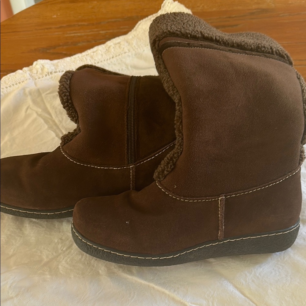 Cozy Brown Suede Boots with Plush Lining